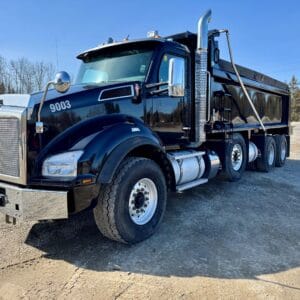 2022 Kenworth T-880 Tri Axle Dump Truck *Low KM*